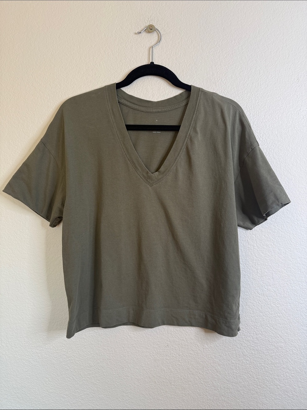Everlane green v-neck cropped organic cotton shirt small